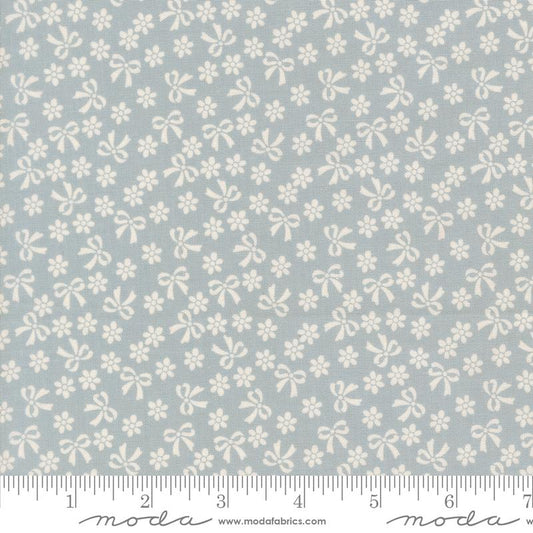 PRE-ORDER - HANDMADE SWEETNESS - Bows Daisies Small Floral Powder Blue